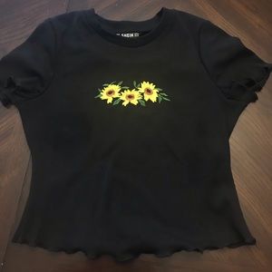 Cropped shirt with embroidered sunflowers.